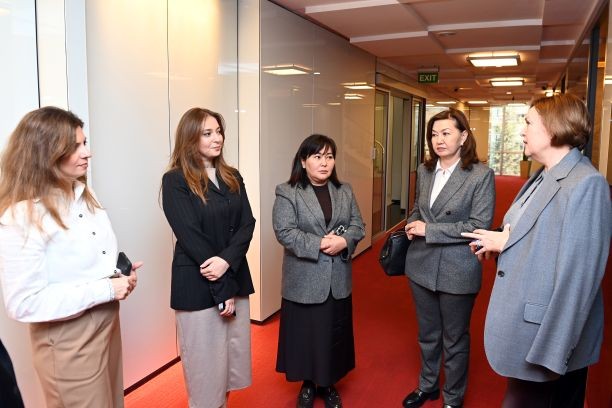 "Xalq Bank" "Eurasian Bank" və "Uzpromstroybank" nümayəndə heyətlərini qəbul edib (FOTOLAR)